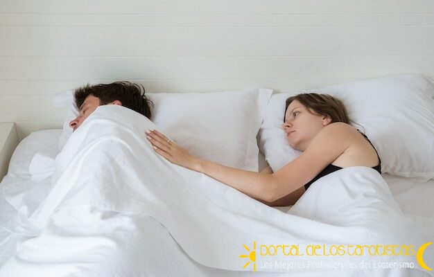 view-from-young-couple-sleeping-their-bed-morning_395451-158